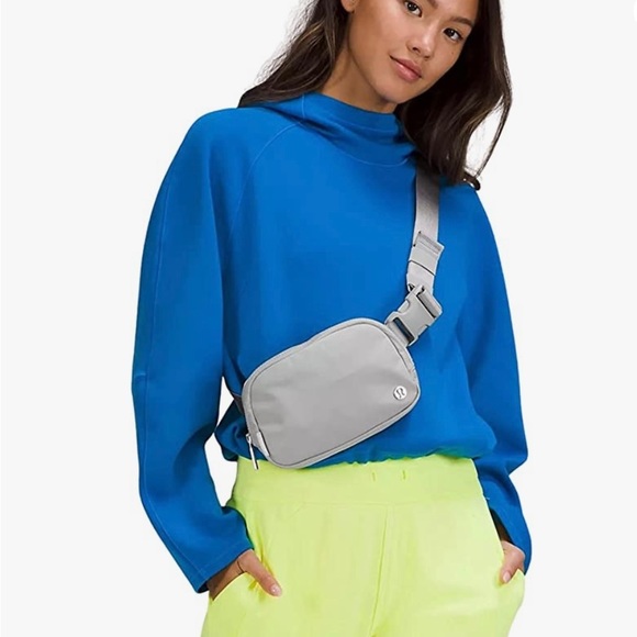 LAST ONE AUTHENTIC BRAND NEW LULULEMON EVERYWHERE BELT BAG -SILVER DROP - Picture 5 of 6